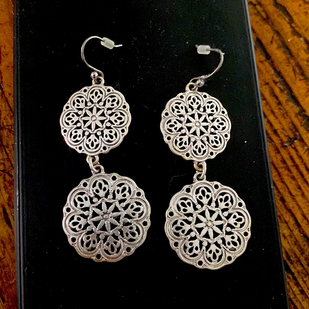 Silver dangle earrings! Beautiful!